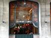  par la fenêtre de la brasserie Excelsior